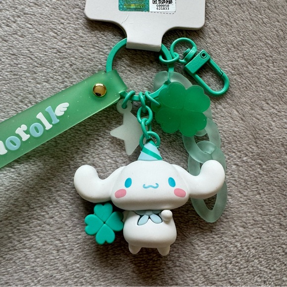 Miniso Sanrio Cinnamoroll Holiday Time Keychain - Picture 3 of 5